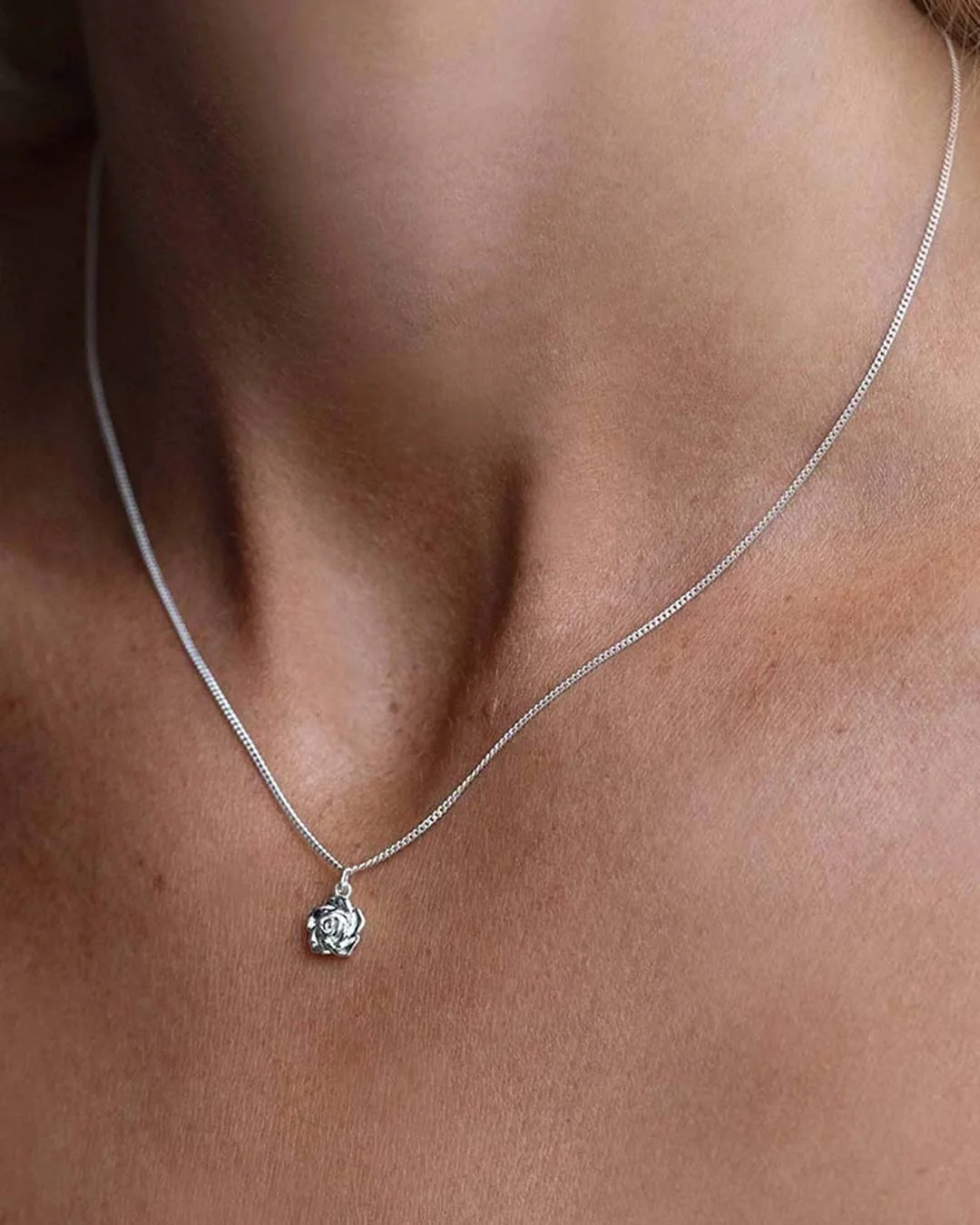 Rose Necklace Silver - Image 2